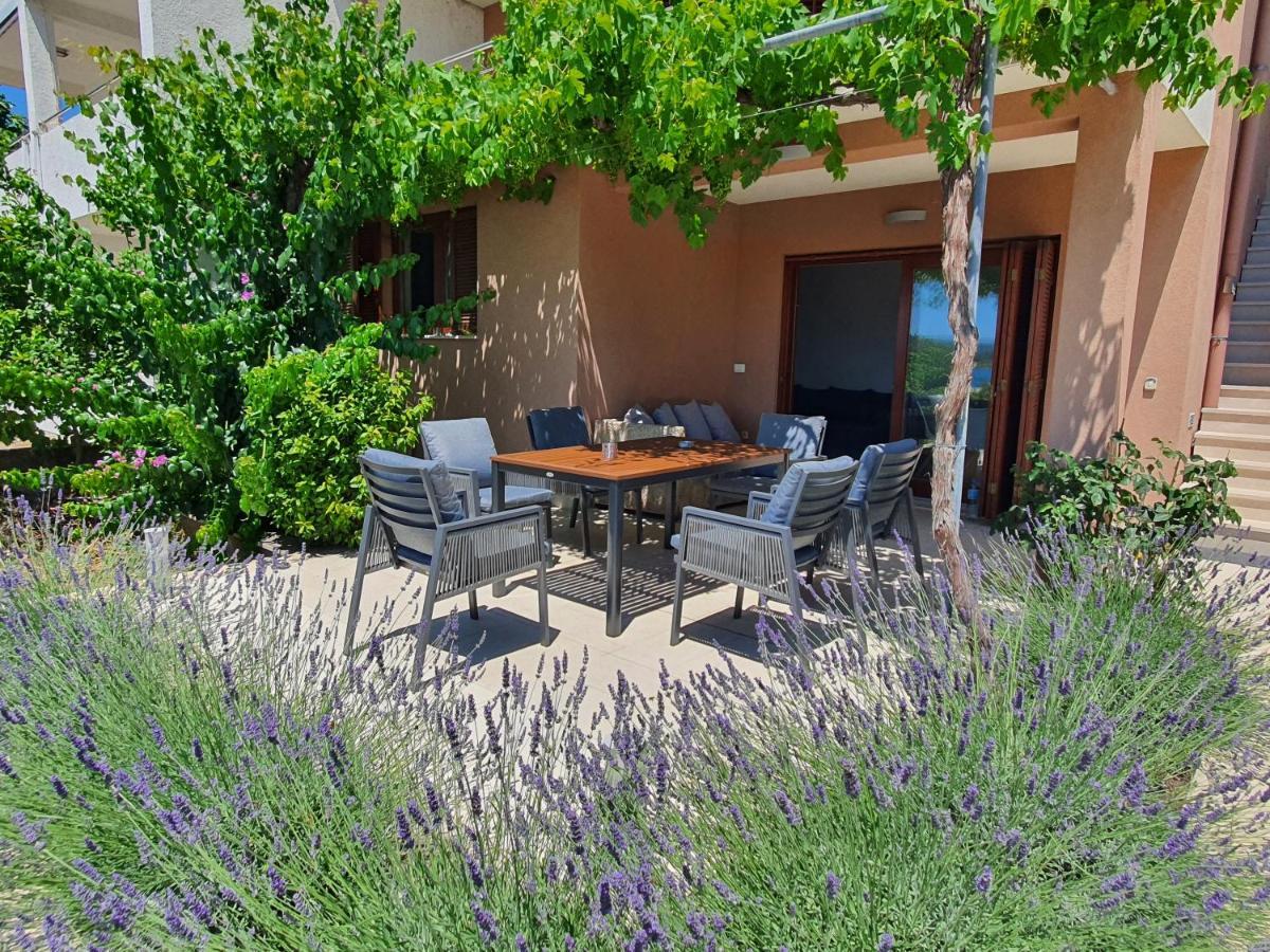 Apartments Villa Oliva Turanj Exterior photo
