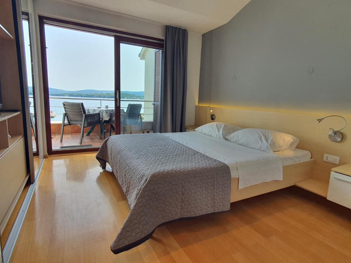 Apartments Villa Oliva Turanj Exterior photo