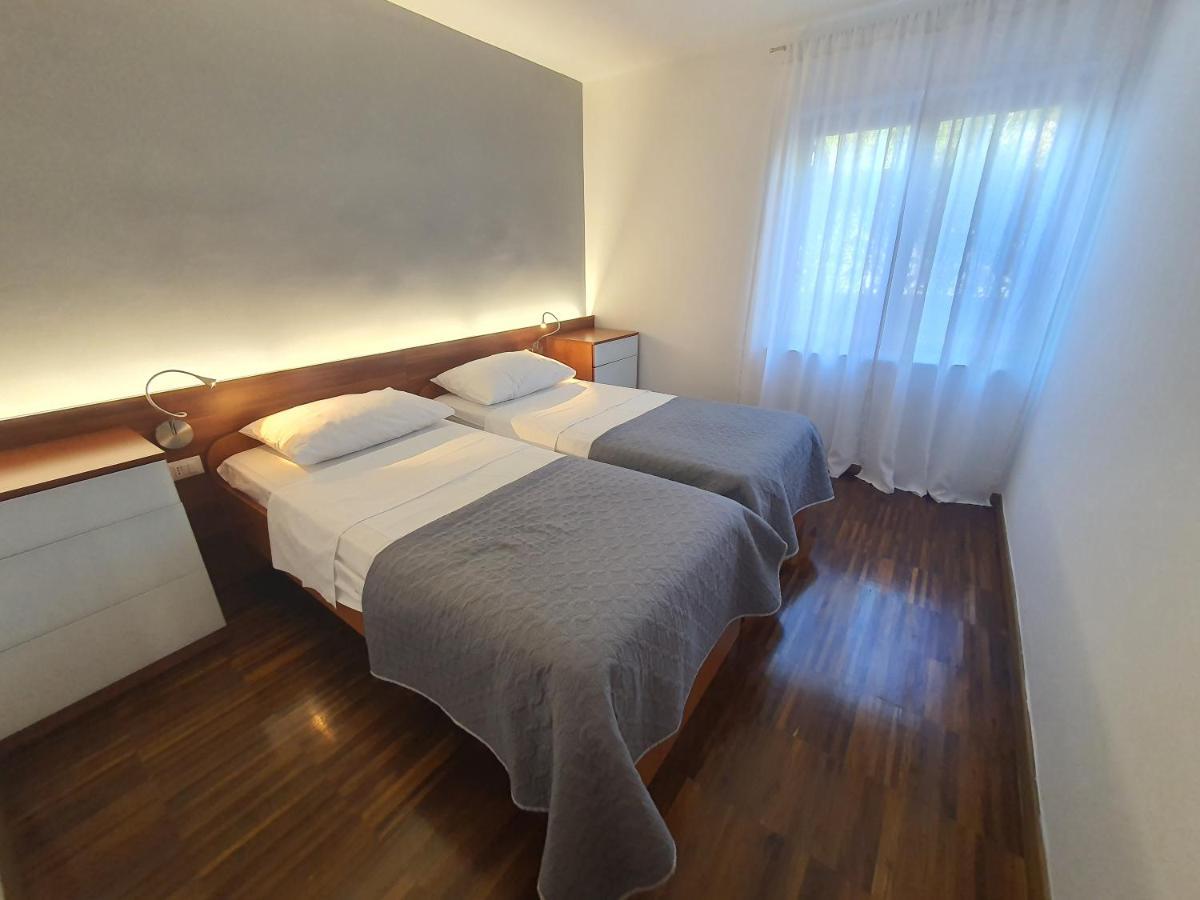 Apartments Villa Oliva Turanj Exterior photo