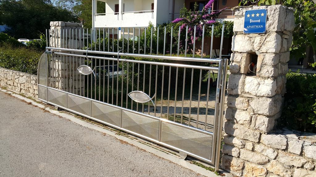 Apartments Villa Oliva Turanj Exterior photo